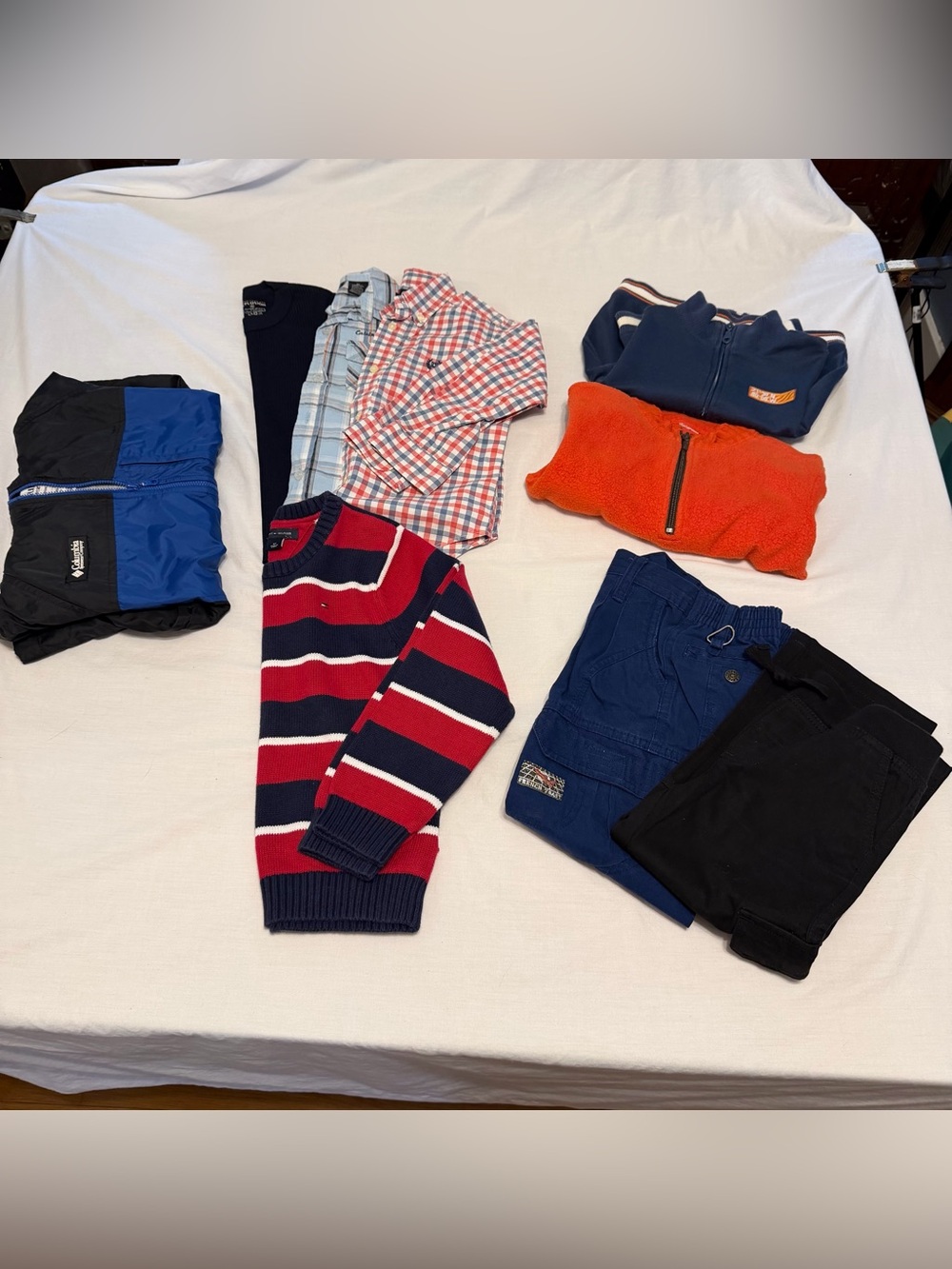 Y2K Boys 4/4T Bundle of 9 pcs of Fall/Winter clothes.
See description